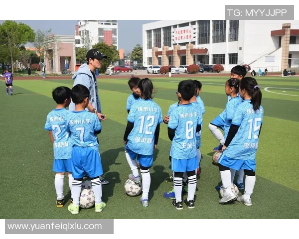 女生如何评价足球明星的魅力与实力探讨 女生如何评价足球明星的魅力与实力探讨